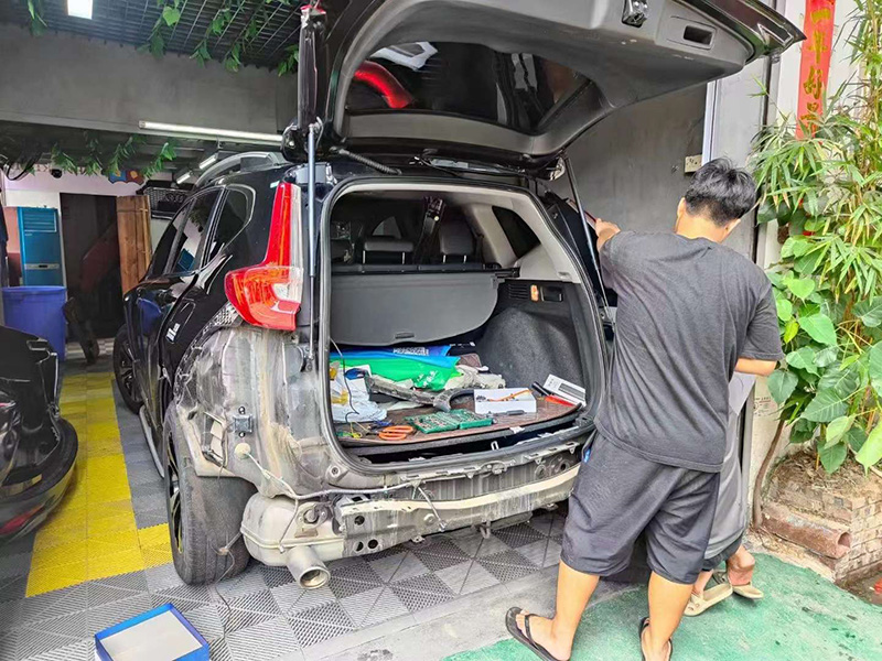 BSD盲点探头安装